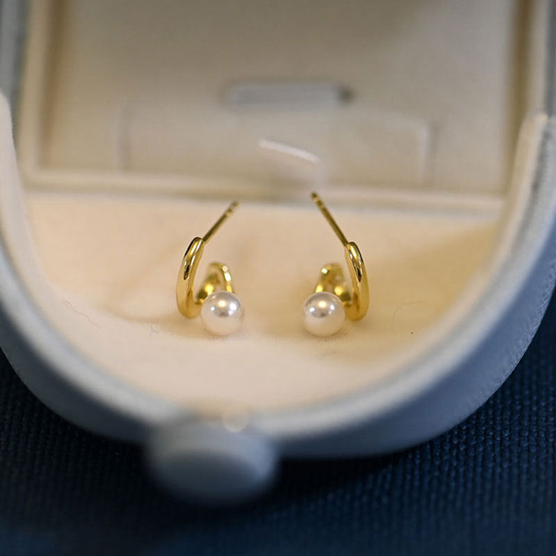 S-Shaped Pearl Earrings