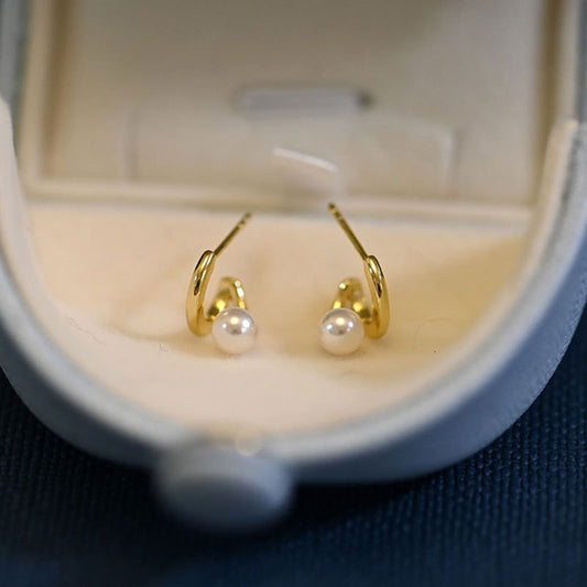 S-Shaped Pearl Earrings