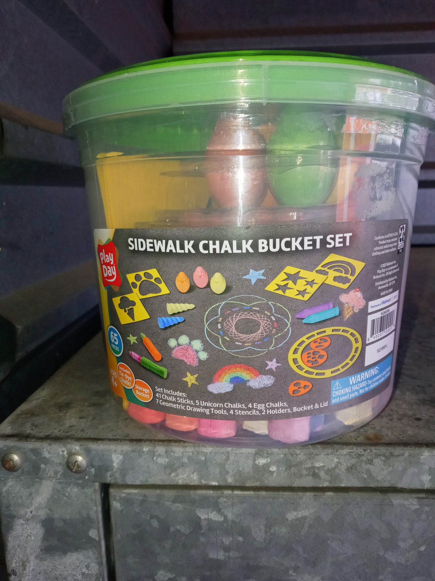 65 pc sidewalk chalk bucket w/stencils